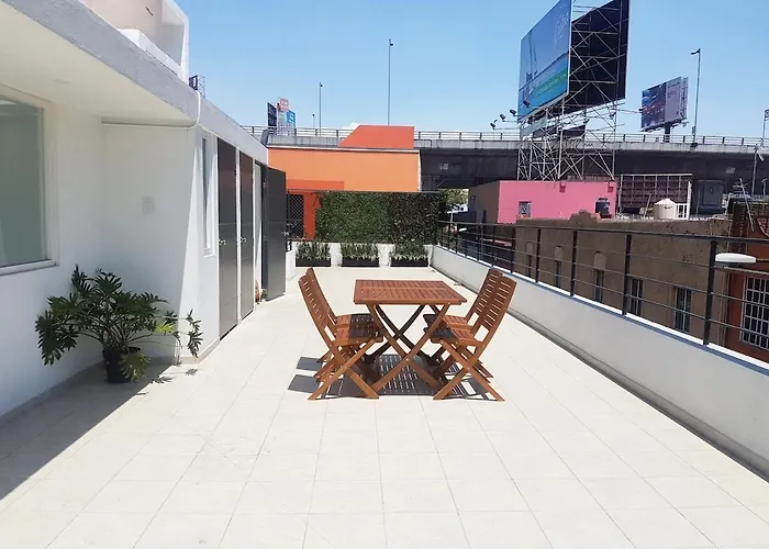 Bright 1br With Optional Rooftop Well Connected