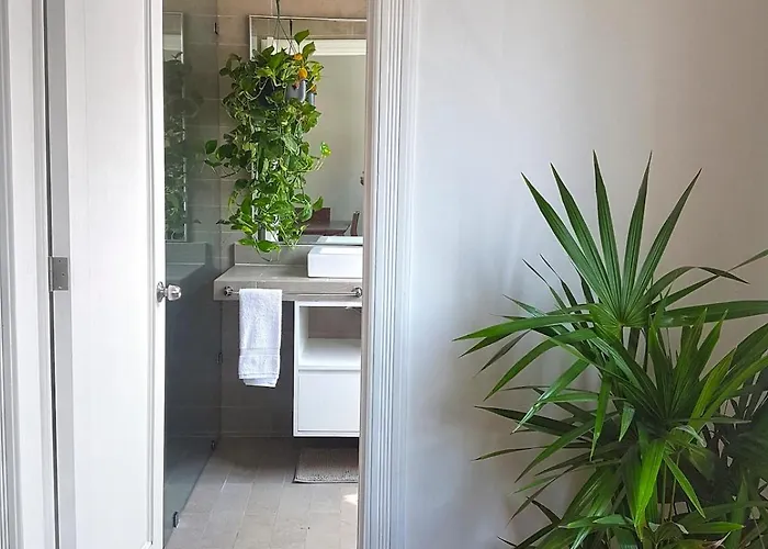 Bright 1br With Optional Rooftop Well Connected Apartment *