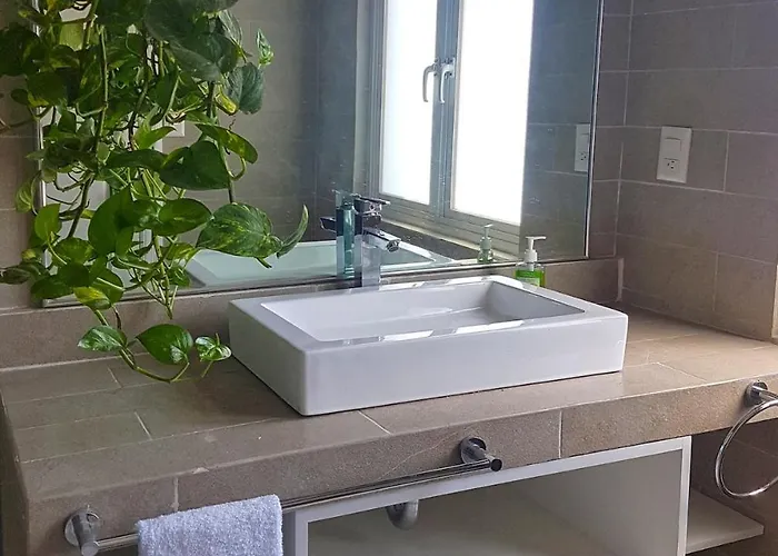 Apartment Bright 1br With Optional Rooftop Well Connected