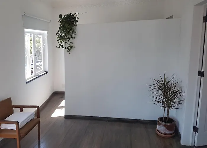 Apartment Bright 1br With Optional Rooftop Well Connected