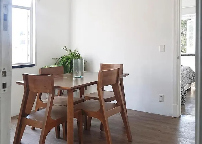Bright 1br With Optional Rooftop Well Connected *