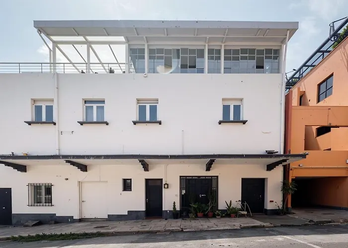 Bright 1br With Optional Rooftop Well Connected Apartment
